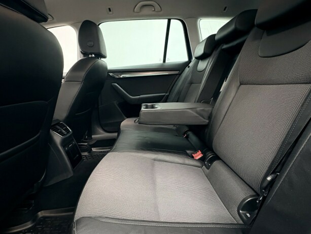 skoda-octavia-bensin-2018-big-33