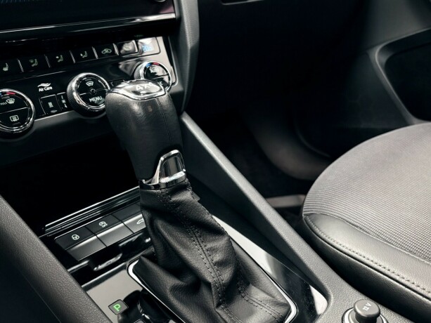 skoda-octavia-bensin-2018-big-15