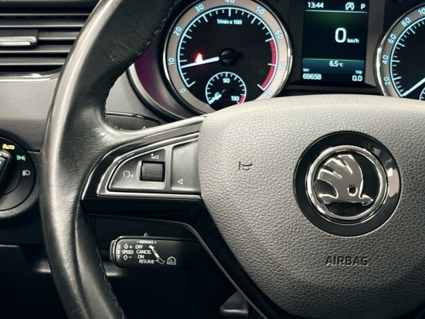 skoda-octavia-bensin-2018-big-11