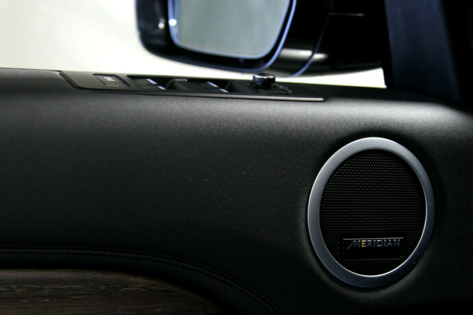 land-rover-discovery-diesel-2018-big-26