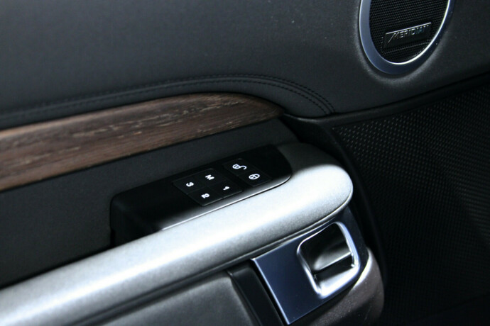 land-rover-discovery-diesel-2018-big-25