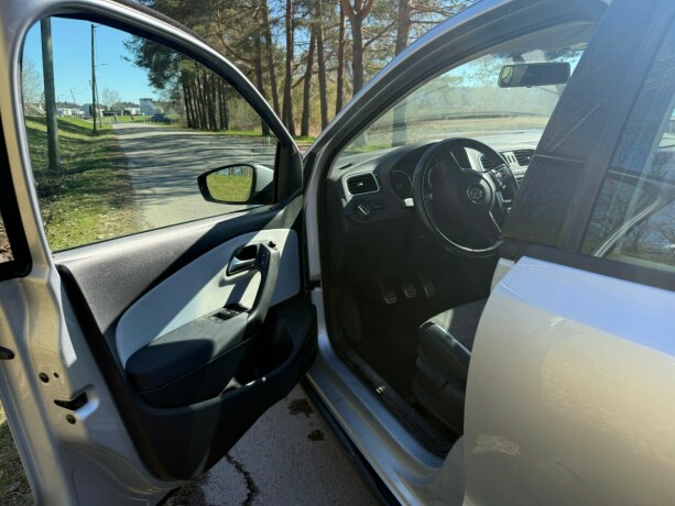 volkswagen-polo-cross-diesel-2011-big-13