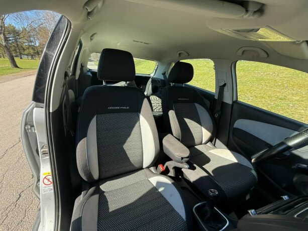 volkswagen-polo-cross-diesel-2011-big-17