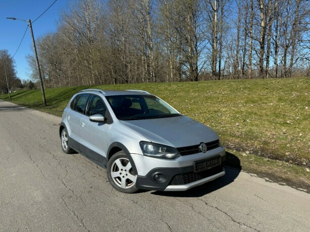volkswagen-polo-cross-diesel-2011-big-0