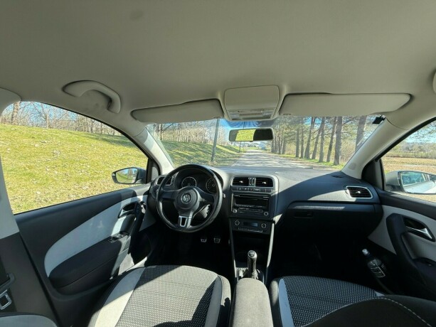 volkswagen-polo-cross-diesel-2011-big-9