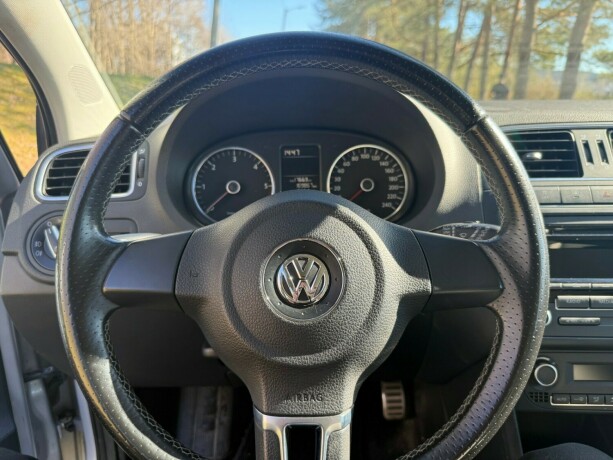 volkswagen-polo-cross-diesel-2011-big-11