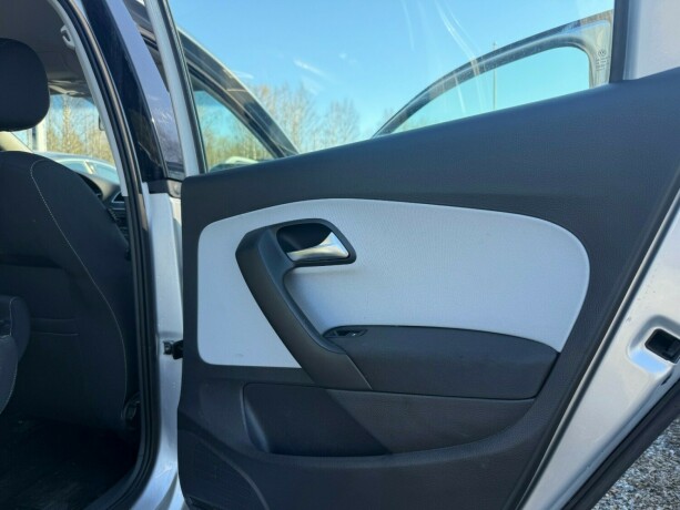 volkswagen-polo-cross-diesel-2011-big-20