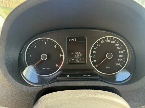 volkswagen-polo-cross-diesel-2011-big-12