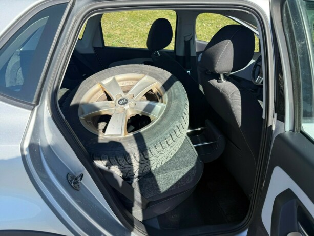 volkswagen-polo-cross-diesel-2011-big-14