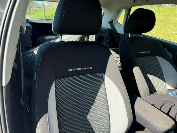 volkswagen-polo-cross-diesel-2011-big-16