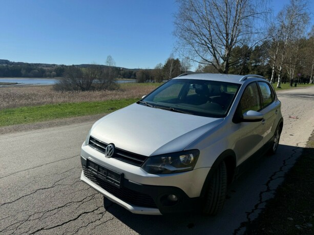 volkswagen-polo-cross-diesel-2011-big-2
