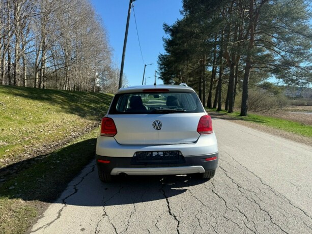 volkswagen-polo-cross-diesel-2011-big-6