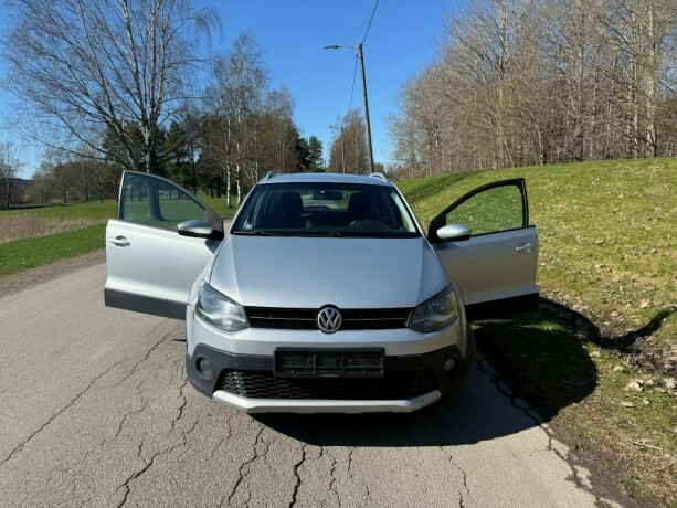 volkswagen-polo-cross-diesel-2011-big-8