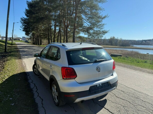 volkswagen-polo-cross-diesel-2011-big-4