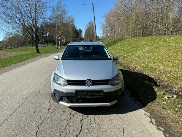volkswagen-polo-cross-diesel-2011-big-1