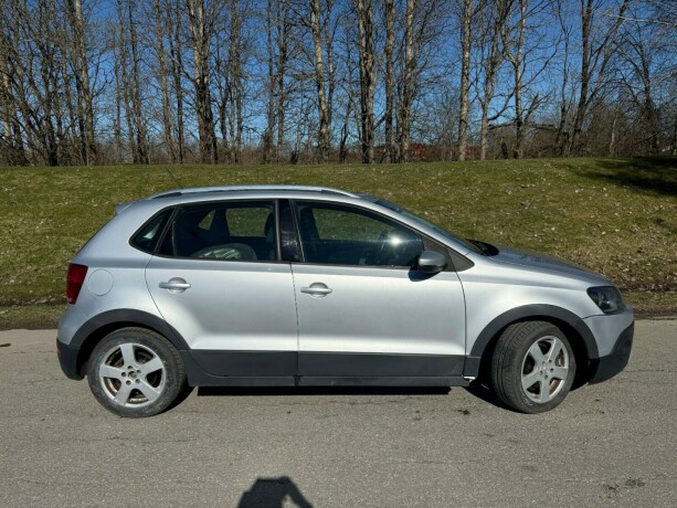 volkswagen-polo-cross-diesel-2011-big-7