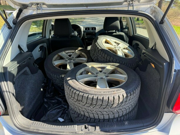 volkswagen-polo-cross-diesel-2011-big-15