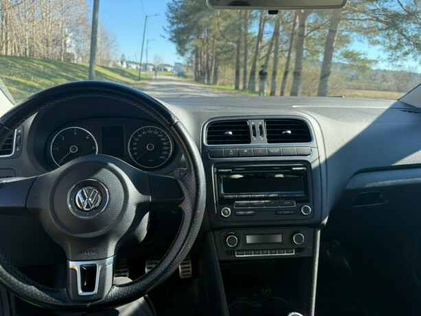 volkswagen-polo-cross-diesel-2011-big-10