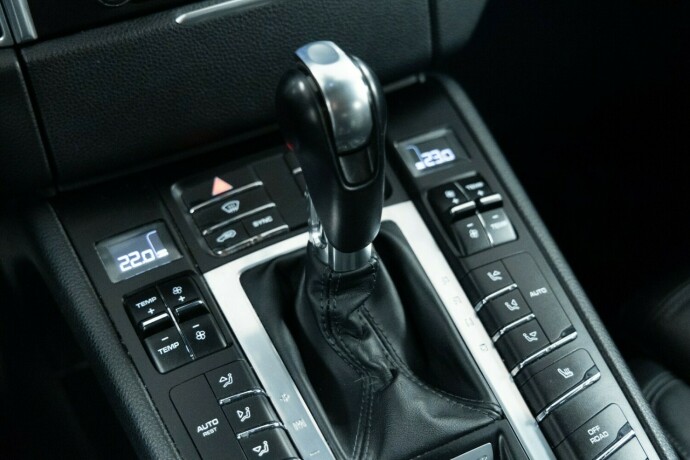 porsche-macan-bensin-2017-big-24