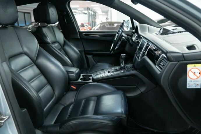 porsche-macan-bensin-2017-big-14