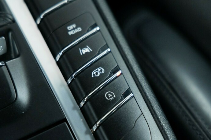 porsche-macan-bensin-2017-big-26