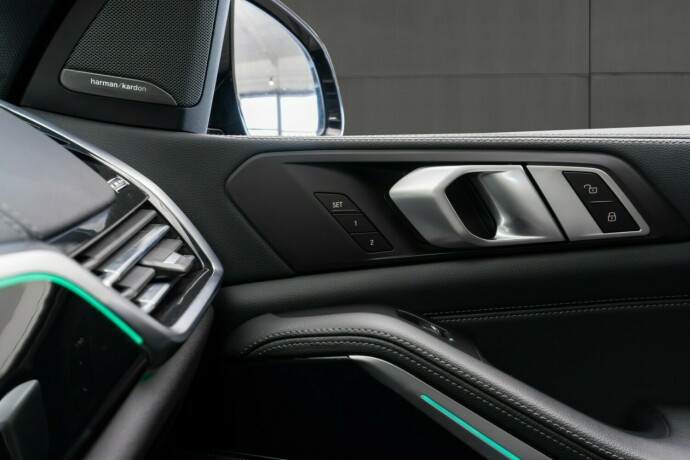 bmw-x5-elektrisitetbensin-2020-big-40