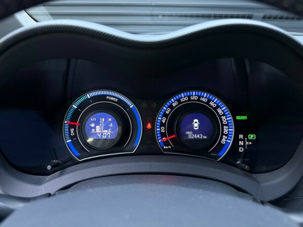 toyota-auris-elektrisitetbensin-2011-big-16