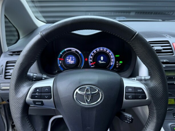 toyota-auris-elektrisitetbensin-2011-big-14