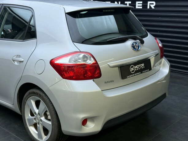 toyota-auris-elektrisitetbensin-2011-big-6