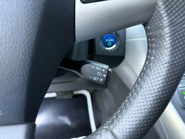 toyota-auris-elektrisitetbensin-2011-big-15