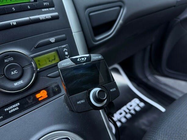 toyota-auris-elektrisitetbensin-2011-big-20