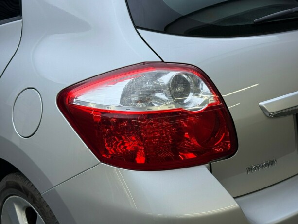 toyota-auris-elektrisitetbensin-2011-big-7