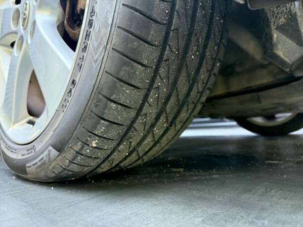 toyota-auris-elektrisitetbensin-2011-big-9