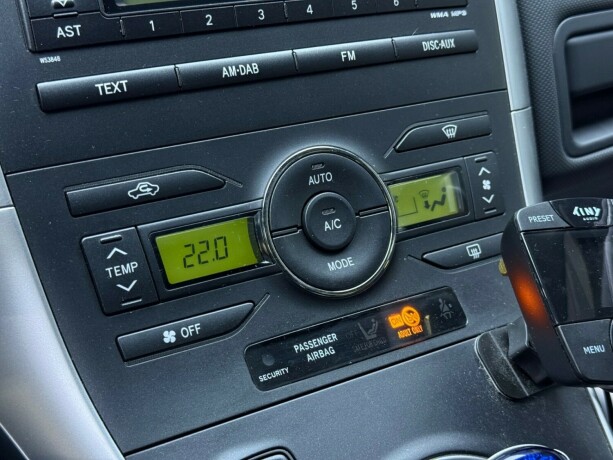 toyota-auris-elektrisitetbensin-2011-big-18