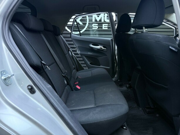 toyota-auris-elektrisitetbensin-2011-big-24