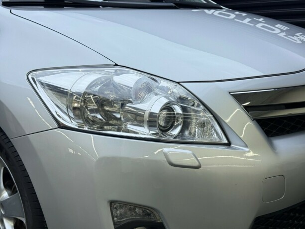 toyota-auris-elektrisitetbensin-2011-big-2