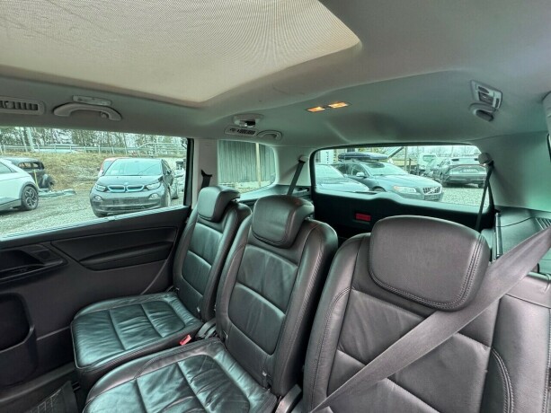 volkswagen-sharan-diesel-2011-big-12