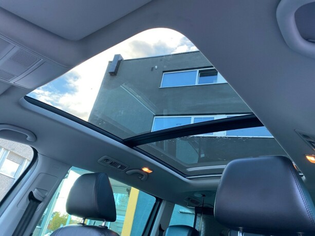 volkswagen-sharan-diesel-2011-big-19