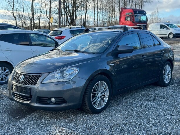 suzuki-kizashi-bensin-2013-big-2