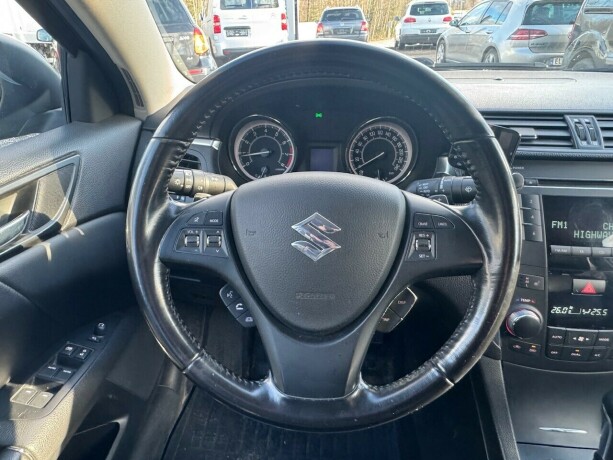 suzuki-kizashi-bensin-2013-big-11