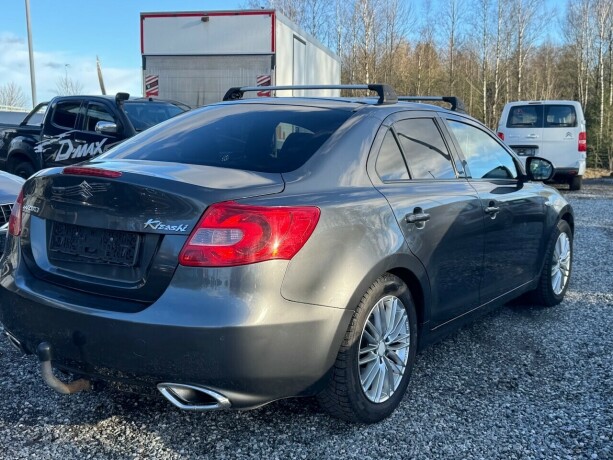 suzuki-kizashi-bensin-2013-big-6