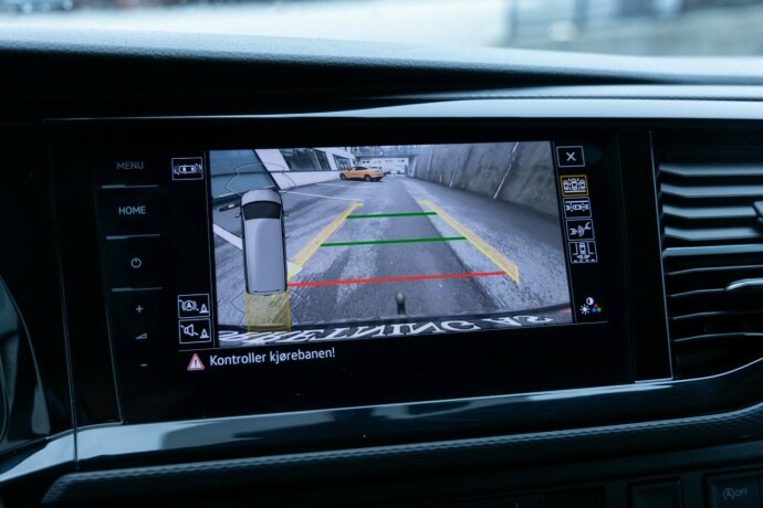 volkswagen-transporter-diesel-2024-big-13