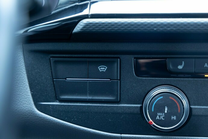 volkswagen-transporter-diesel-2024-big-16