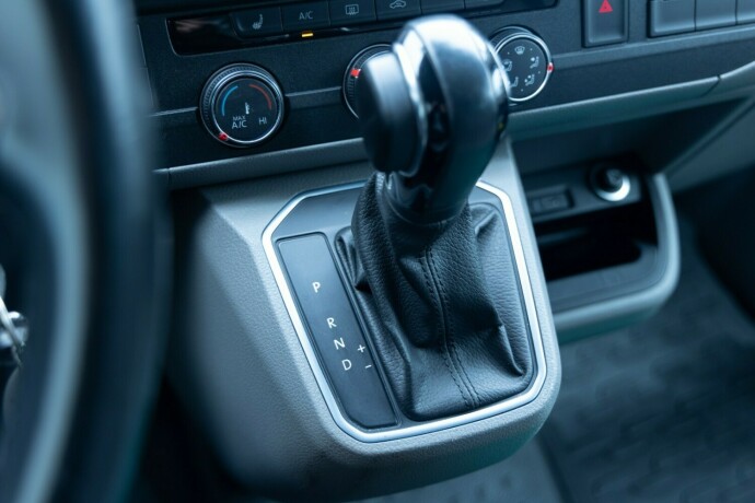 volkswagen-transporter-diesel-2024-big-18
