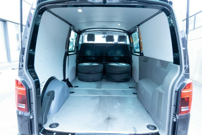 volkswagen-transporter-diesel-2024-big-7