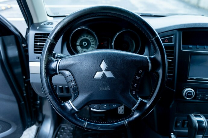 mitsubishi-pajero-diesel-2013-big-11