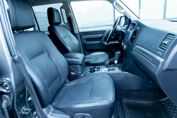 mitsubishi-pajero-diesel-2013-big-10