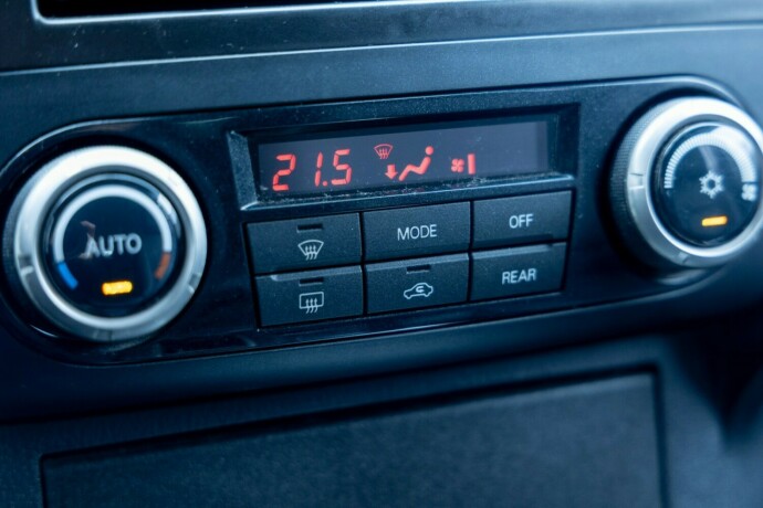 mitsubishi-pajero-diesel-2013-big-15