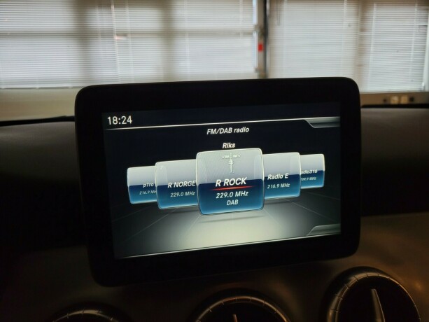 mercedes-benz-cla-bensin-2017-big-26