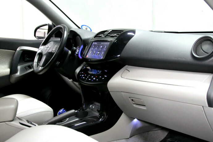 toyota-rav4-elektrisitet-2014-big-5